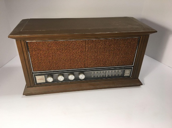 Vintage GENERAL ELECTRIC mantle radio (model T2260H)
