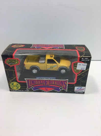 ROAD CHAMPS die cast metal HARDEN STATE PARKWAY CHEVY truck