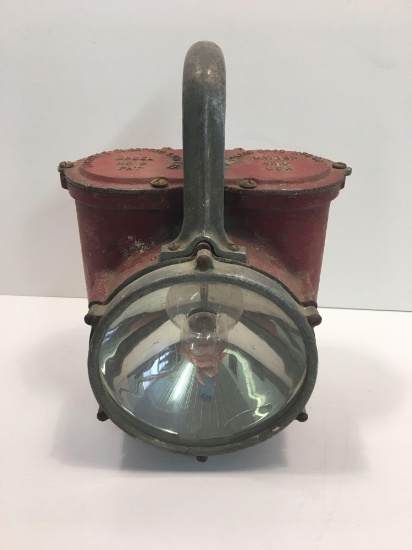 Vinatge HARRIS BROS MFG Portable Electric lantern(model No 6)
