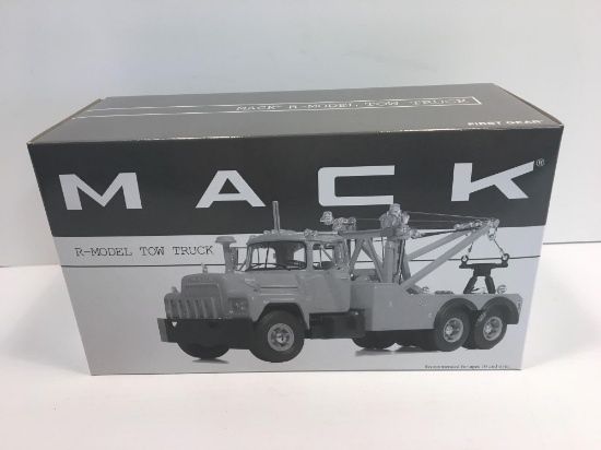 FIRST GEAR R-Model MACK tow truck(PENNA TURNPIKE #19-2780)