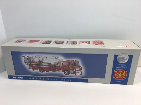 Corgi US53803 Mack CF Tower Fire Truck Philadelphia PA 1:50 Scale - New in Box