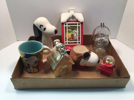 Peanuts themed memorabilia: piggy bank, mugs, more