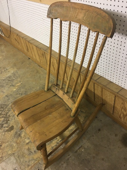 Vintage wooden rocking chair(needs repair)