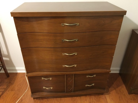 Bassett Furniture Industries wood dresser (lots 1-3 match)