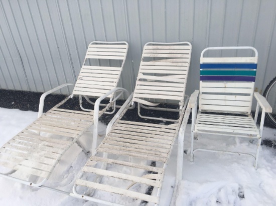Folding lounge chairs(damaged as is),folding lawn chair