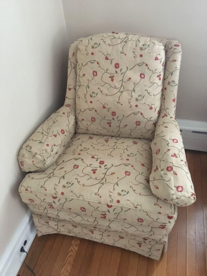 Floral accent chair(matches lot 2)