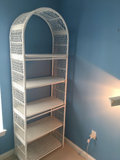 White wicker book case(matches lots 8,9,10,11)