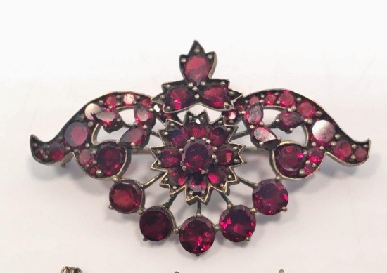 Costume jewelry(bracelet,brooch)