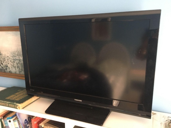 TOSHIBA flatscreen TV (Model 37AV502R)