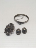 Costume jewelry (matching brooch, earrings, bracelet)