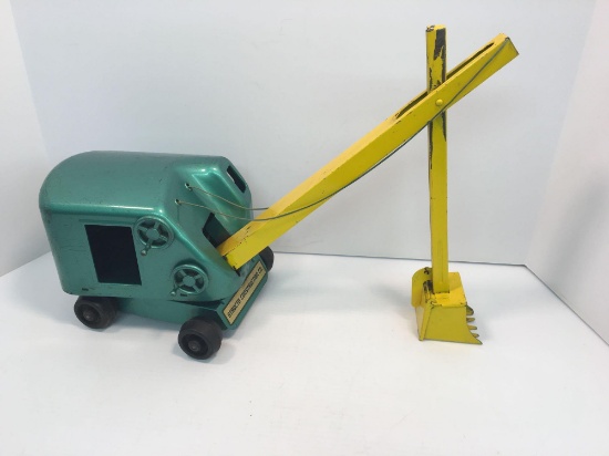 Vintage metal STRUCTO steam shovel