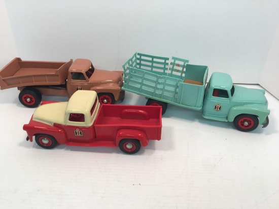 Vintage INTERNATIONAL plastic trucks made by PRODUCT MINATURE
