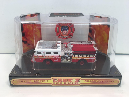 CODE 3 die cast SEAGRAVE fire truck(FDNY)