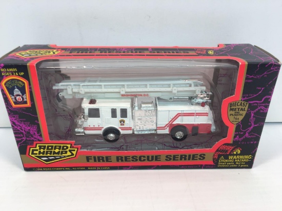 ROAD CHAMPS die cast metal 1/64 scale fire truck