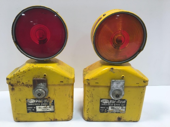 2 vintage DIETZ VISI FLASH Transistorized warning lights