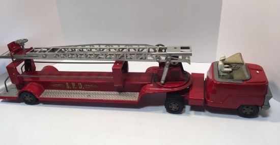 Vintage pressed metal STRUCTO S.F.D ladder fire truck