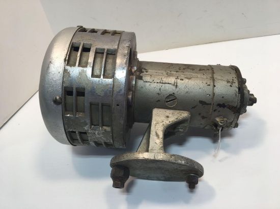 Vintage FEDERAL siren(model 76-A)