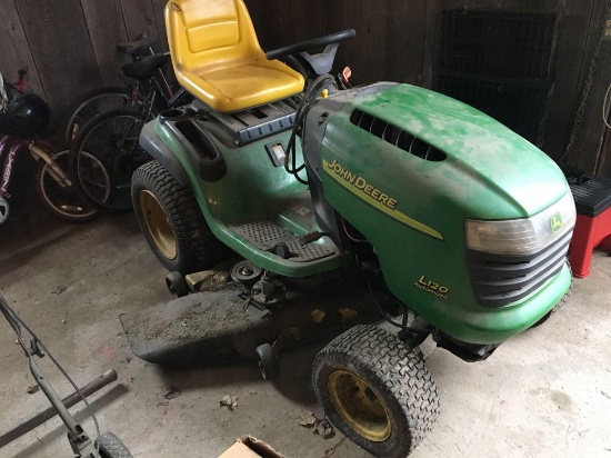 John Deere Garden Tractor L120 Automatic (flat tire pictured)