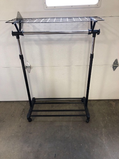 Adjustable rolling clothes rack