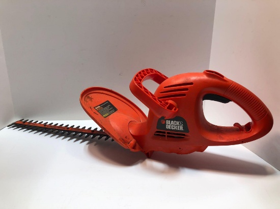 BLACK AND DECKER electric 16? hedge trimmer(TR1600)