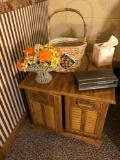 End table/contents(matches lot 169)