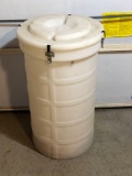 Plastic barrel/snap lid
