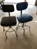2 adjustable work stools