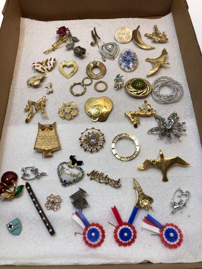 Costume jewelry (pins, brooches, more)
