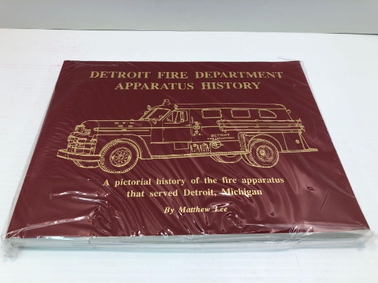 Book(DETROIT FIRE DEPARTMENT APPARATUS HISTORY by Matthew Lee)