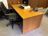 6' Office desk/rolling office chair