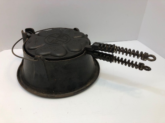 Cast iron GRISWOLD No.18 Heart and Star waffle iron with fire ring base