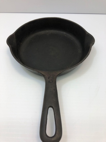 Vintage cast iron #3 GRISWOLD skillet