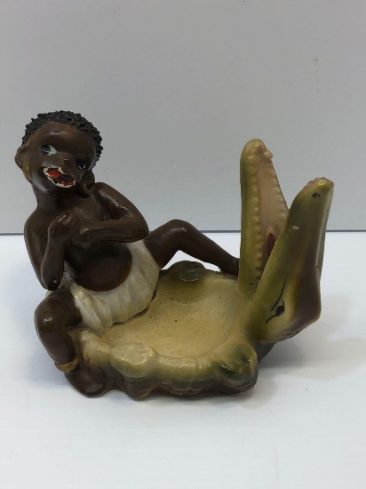 Black Americana;boy sitting on alligator ashtray(Japan)