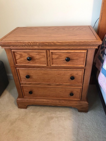 VAUGHAN/BASSETT furniture nightstand(med oak)