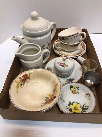 Cups/saucers,teapot,bowls,more
