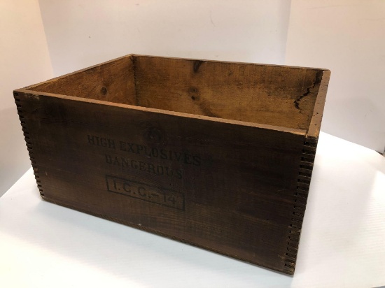 Vintage DUPONT EXPLOSIVES shipping crate