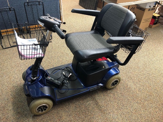 PRIDE REVO mobility chair**see video**(Per seller new batteries)