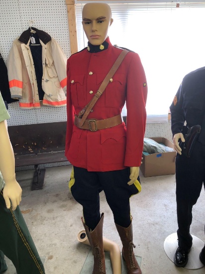 Mannequin with ROYAL CANADIAN MOUNTED POLICE uniform. Mannequin included.