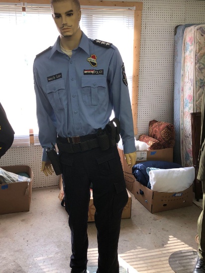 Mannequin with IRAQ-IRAQI POLICE uniform. Mannequin incl.