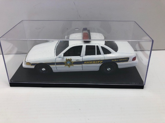 Die cast model PIMA COUNTY SHERIFF FORENSIC UNIT POLICE car/display case