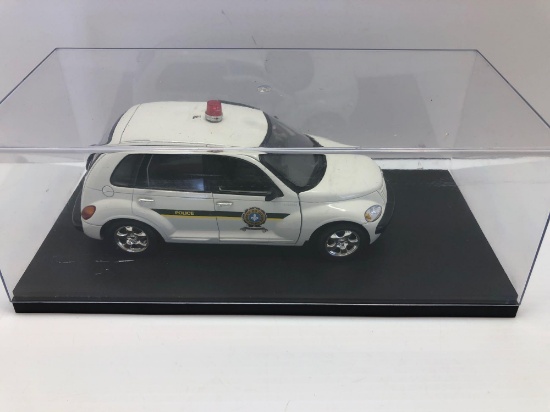 GRACE die cast SURETE DU QUEBEC POLICE car/display case (light needs repair)