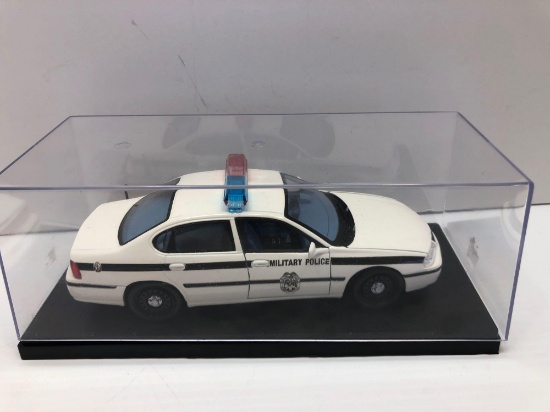 MAISTO die cast model MILITARY POLICE car/display case