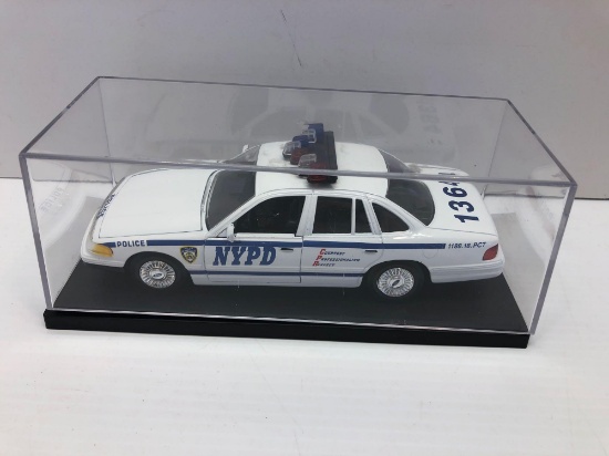 Die cast model NYPD Police car/display case