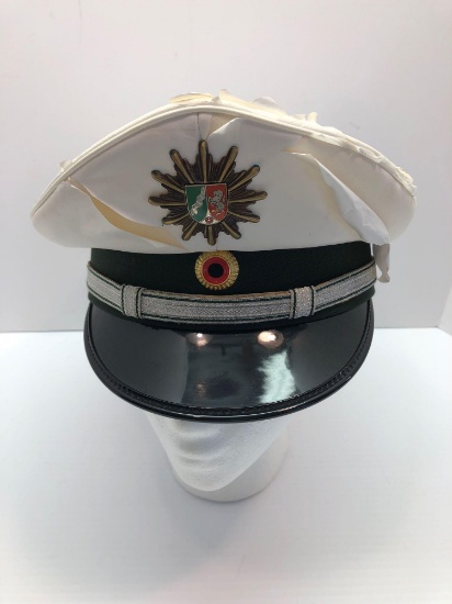 Vintage obsolete GERMANY POLICE HAT/metal insignia and green band