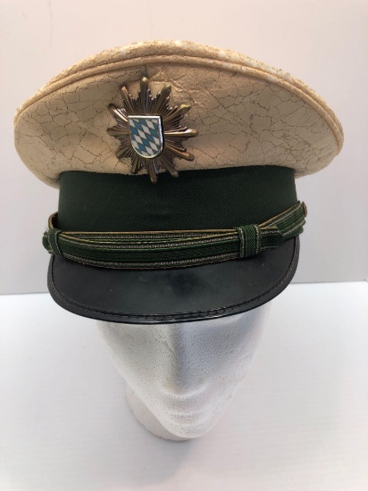 Vintage BAVARIAN GERMAN POLIZEI visor hat/metal insignia and leather band