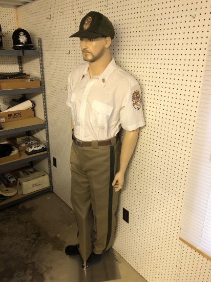 Mannequin with MEXICO POLICE uniform. Mannequin included.