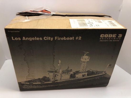 CODE 3 1/136 scale Los Angeles Resin Fireboat #2 (13201)/original box