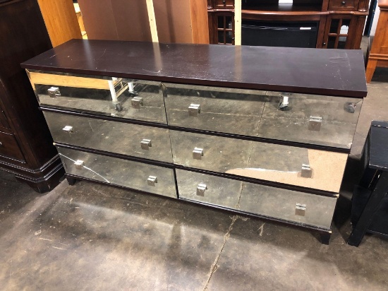 Dresser(mirrored front drawers;2- broken)(no mirror )
