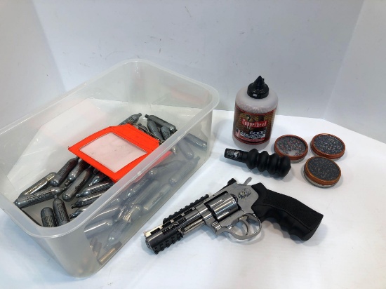 BEAR RIVER CO2 pistol,CO2 cylinders,.177 ammo,BB's,squirrel call