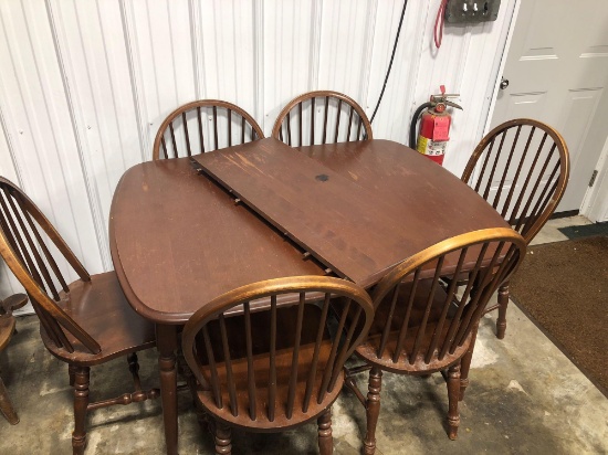 Dining room table/6 matching chairs and 1 lead extension (Made in Canada)